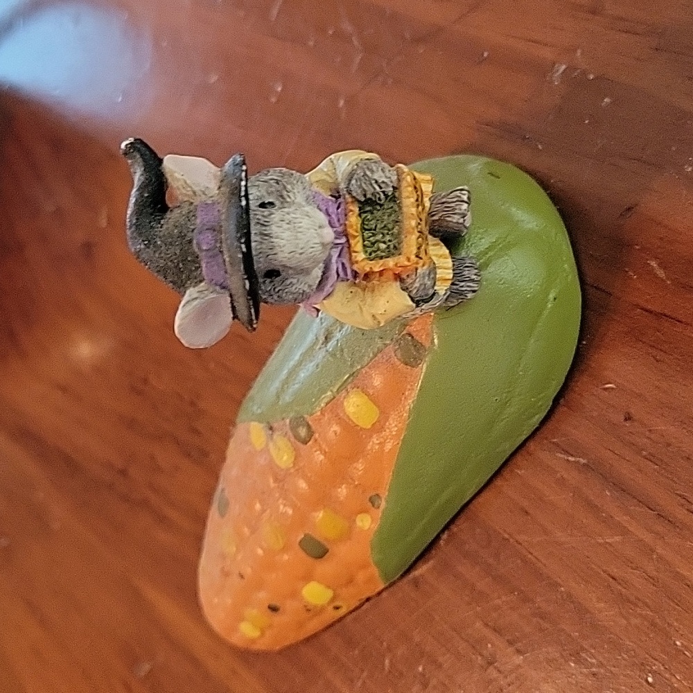 Cast Iron Vintage Mouse Eating Popcorn Sitting on a Cob Doorstop